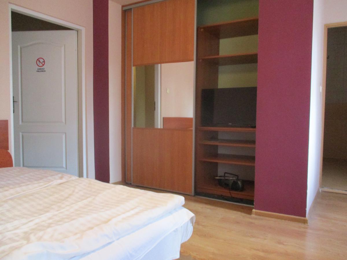 Hotel Pod Platanami 切布尼察 外观 照片