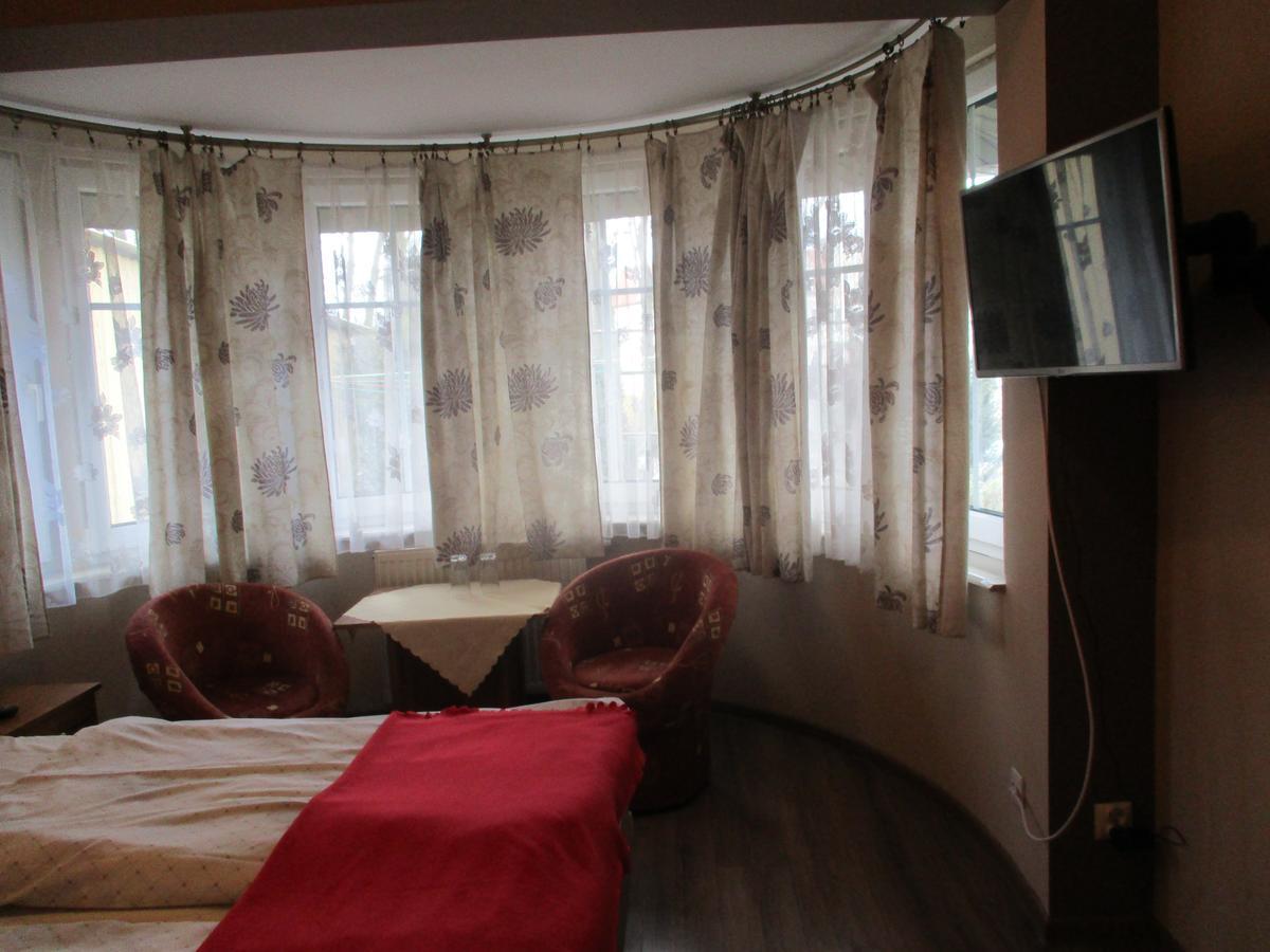 Hotel Pod Platanami 切布尼察 外观 照片
