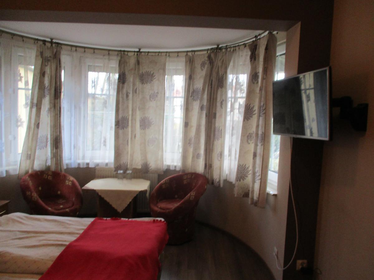 Hotel Pod Platanami 切布尼察 外观 照片